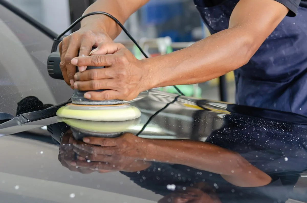 Lack polieren in 3 Schritten: Heavy Cut, Fine Cut und Finish