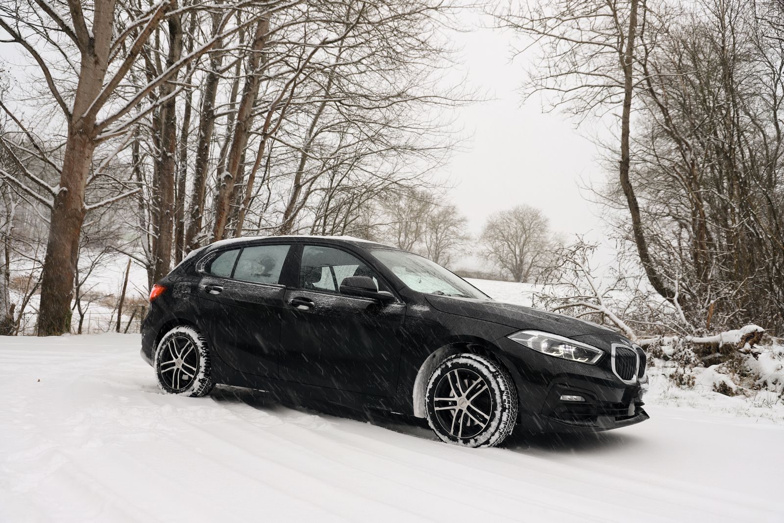 Auto winterfest machen: Lackschutz, Kunststoffpflege und Innenraum vor Salz und Nässe schützen